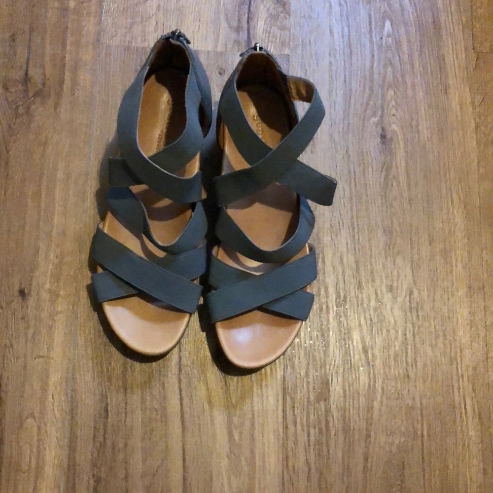 Gentle souls by Kenneth Cole sandals